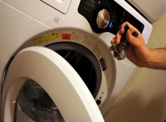 Εβαλε μαύρο πιπέρι στο πλυντήριο – Οταν μάθετε τον λόγο θα το κάνετε κι εσείς